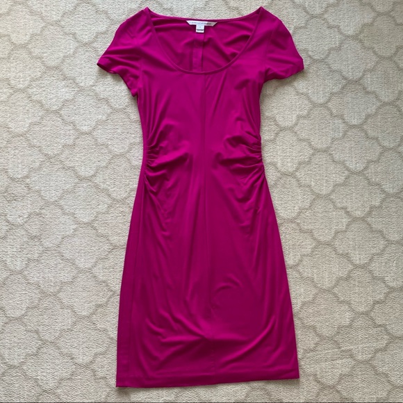 DVF Fuchsia Short Sleeve Ruched T-Shirt Dress - Picture 4 of 7